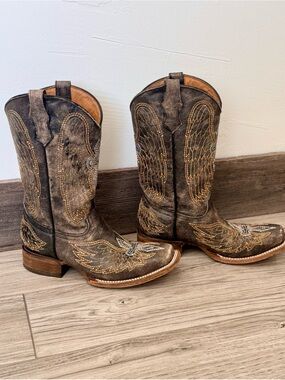 Corral Teens Wing and Cross Inlay Leather Boots Square Toe Size 4 EUC